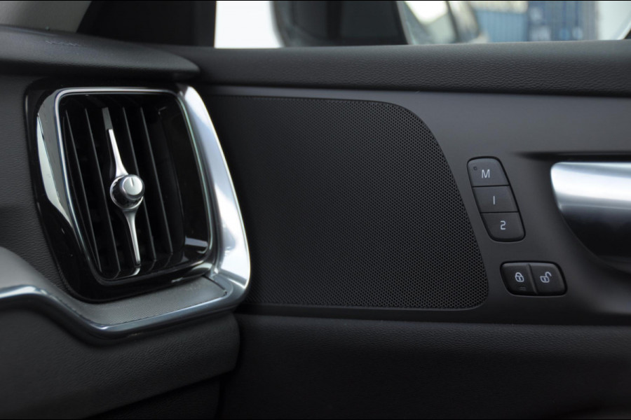 Volvo V60 T6 350PK Automaat Plus Dark / cruise control   / Apple carplay / Elektrische stoelen met geheugen / Parkeersensoren met camera / Elektrische achterklep