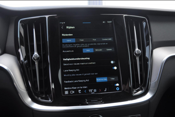 Volvo V60 T6 350PK Automaat Plus Dark / cruise control   / Apple carplay / Elektrische stoelen met geheugen / Parkeersensoren met camera / Elektrische achterklep