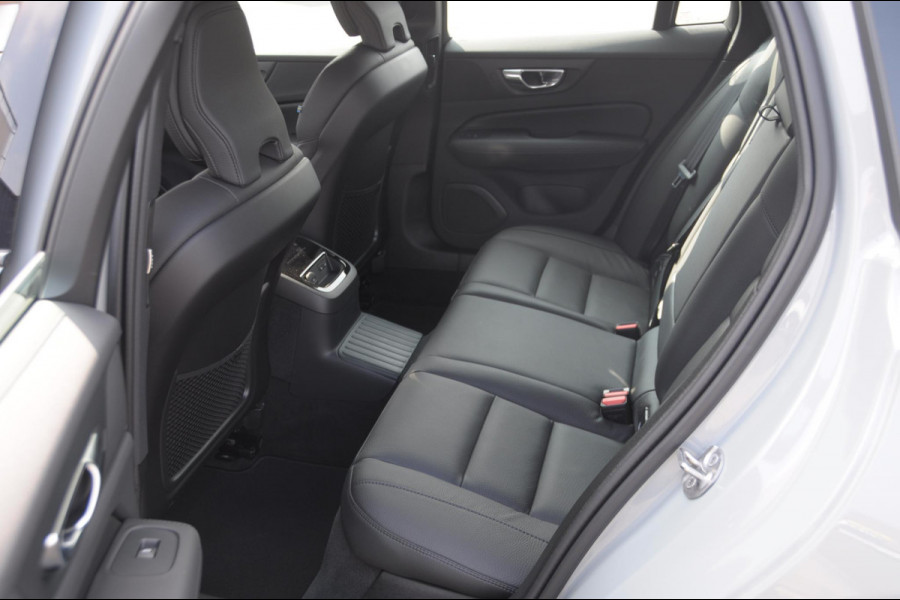 Volvo V60 T6 350PK Automaat Plus Dark / cruise control   / Apple carplay / Elektrische stoelen met geheugen / Parkeersensoren met camera / Elektrische achterklep