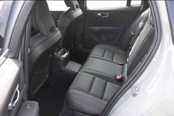 Volvo V60 T6 350PK Automaat Plus Dark / cruise control   / Apple carplay / Elektrische stoelen met geheugen / Parkeersensoren met camera / Elektrische achterklep