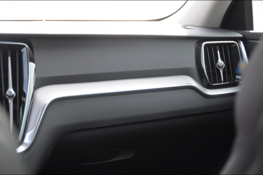 Volvo V60 T6 350PK Automaat Plus Dark / cruise control   / Apple carplay / Elektrische stoelen met geheugen / Parkeersensoren met camera / Elektrische achterklep