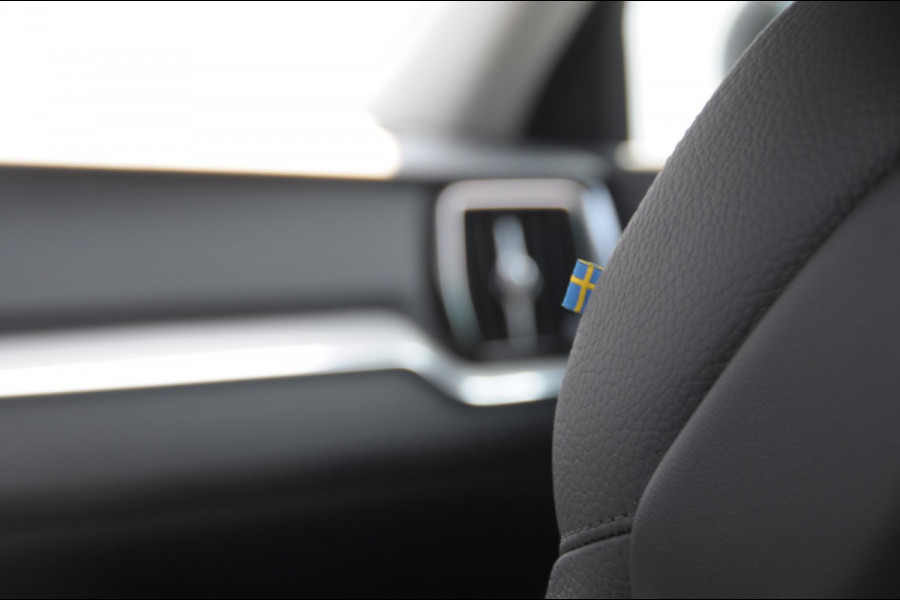 Volvo V60 T6 350PK Automaat Plus Dark / cruise control   / Apple carplay / Elektrische stoelen met geheugen / Parkeersensoren met camera / Elektrische achterklep