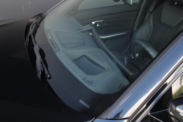 BMW 3 Serie Touring 330e xDrive | M-sport | Pano | Trekhaak