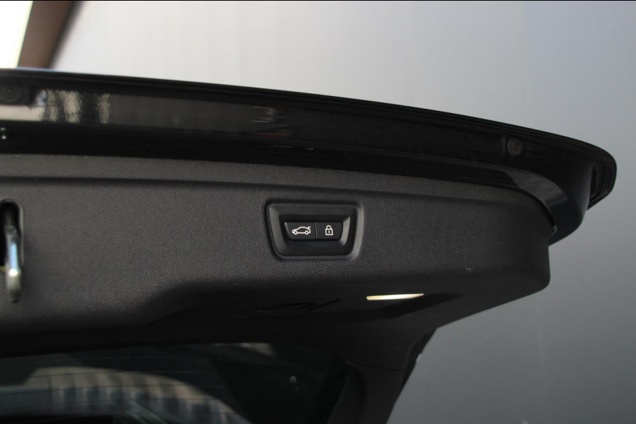 BMW 3 Serie Touring 330e xDrive | M-sport | Pano | Trekhaak