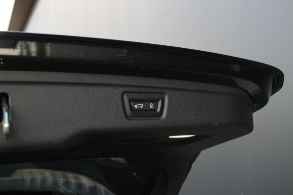 BMW 3 Serie Touring 330e xDrive | M-sport | Pano | Trekhaak