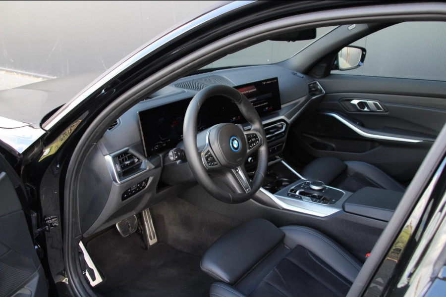 BMW 3 Serie Touring 330e xDrive | M-sport | Pano | Trekhaak