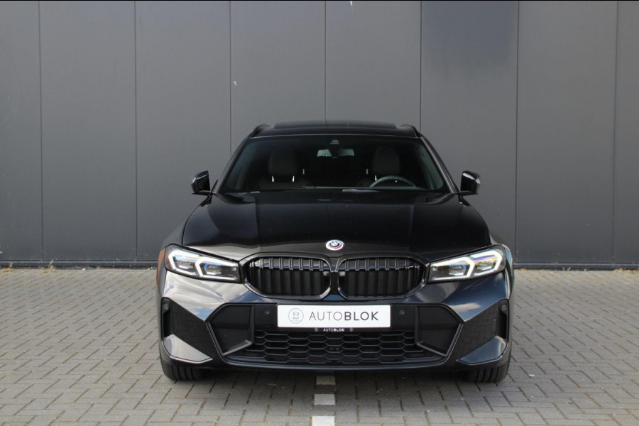 BMW 3 Serie Touring 330e xDrive | M-sport | Pano | Trekhaak