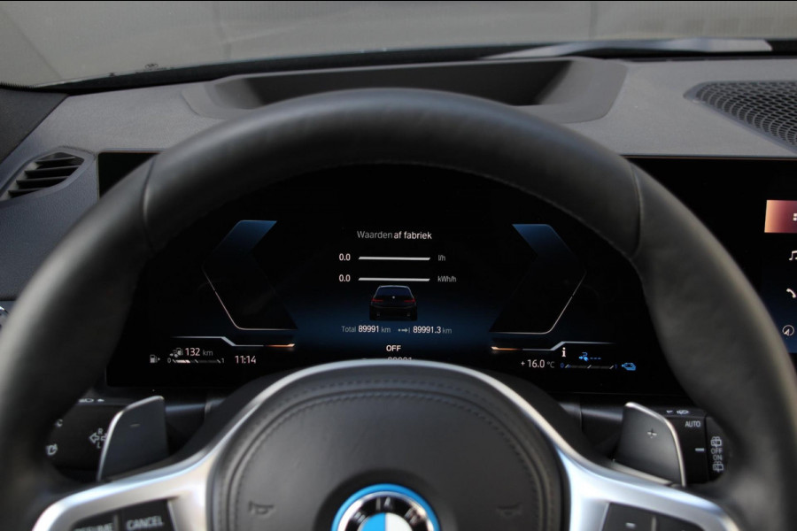 BMW 3 Serie Touring 330e xDrive | M-sport | Pano | Trekhaak
