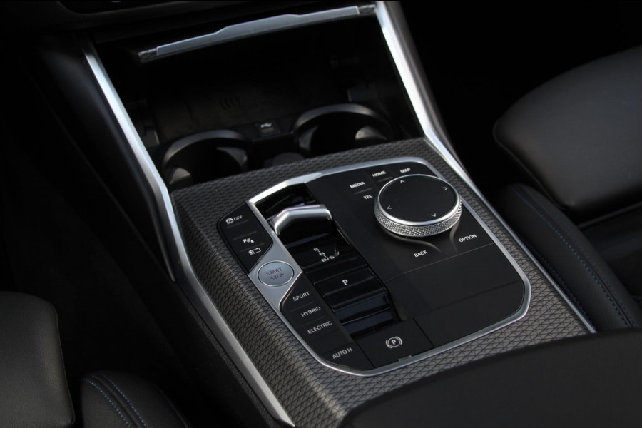 BMW 3 Serie Touring 330e xDrive | M-sport | Pano | Trekhaak