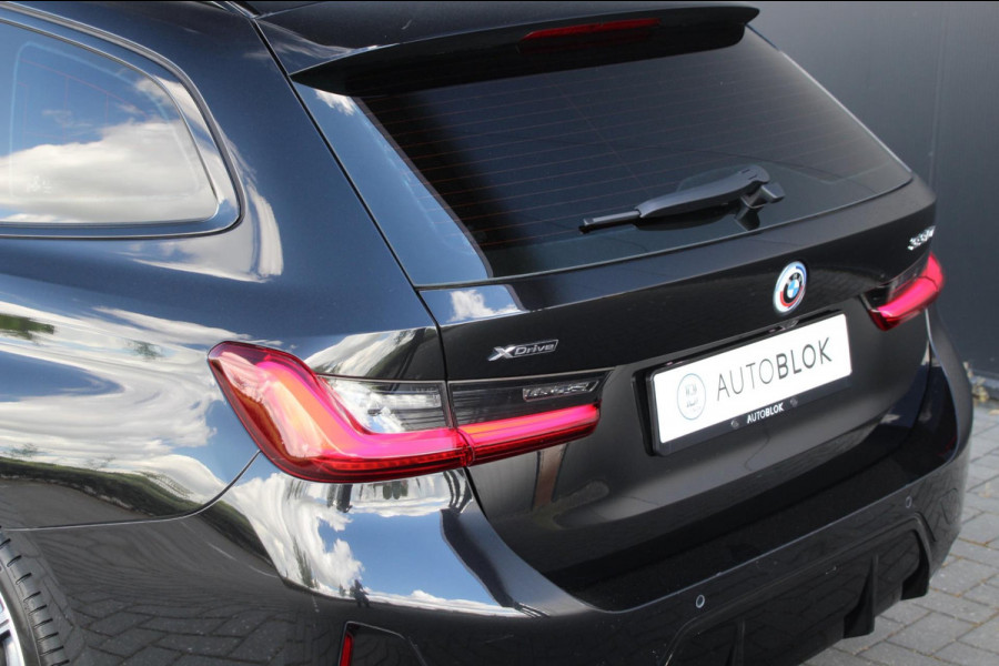BMW 3 Serie Touring 330e xDrive | M-sport | Pano | Trekhaak