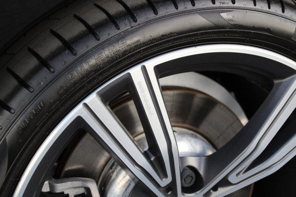 BMW 3 Serie Touring 330e xDrive | M-sport | Pano | Trekhaak
