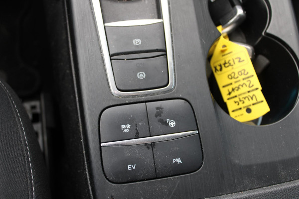 Ford Kuga 2.5 PHEV Titanium | Adaptieve Cruise Control | 18 Inch Lichtmetalen Velgen | Climate Control | PDC V +A | BLIS |