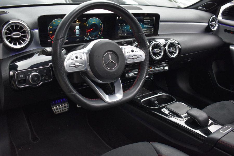 Mercedes-Benz A-Klasse 250 4MATIC AMG Pano 360 Lane ACC BM Ambiance