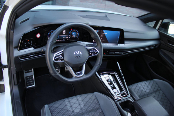 Volkswagen Golf 1.5 eTSI R-Line