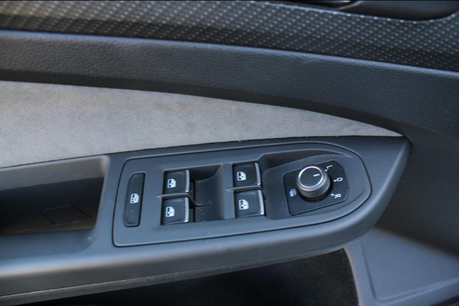 Volkswagen Golf 1.5 eTSI R-Line