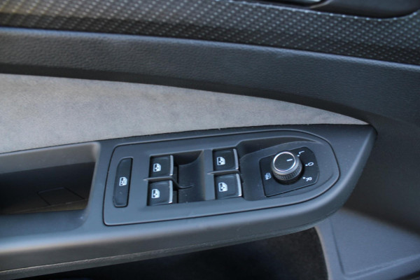 Volkswagen Golf 1.5 eTSI R-Line