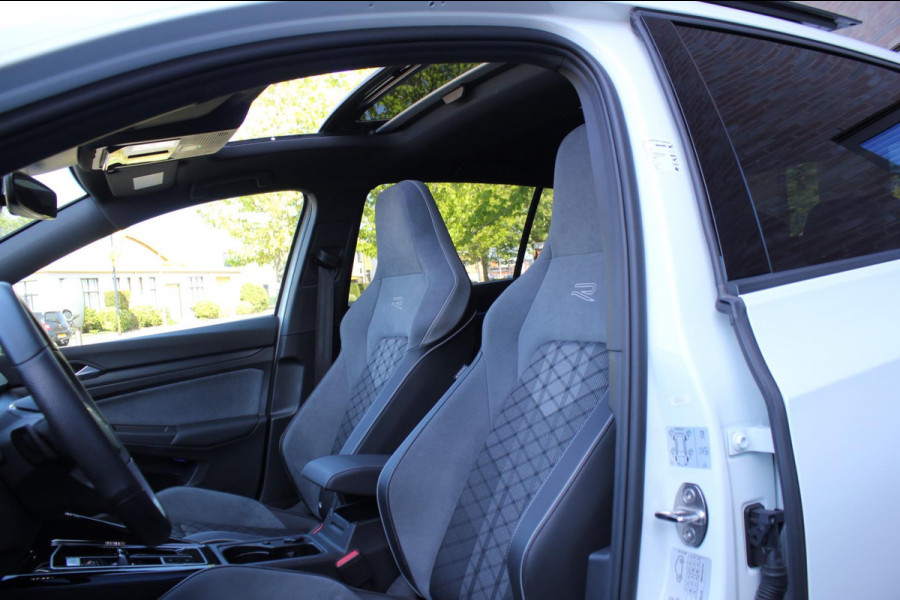 Volkswagen Golf 1.5 eTSI R-Line