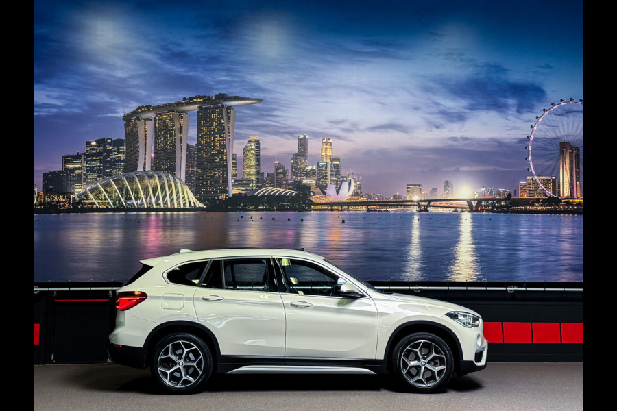BMW X1 sDrive20i High Executive |Panorama|Trekhaak|LED