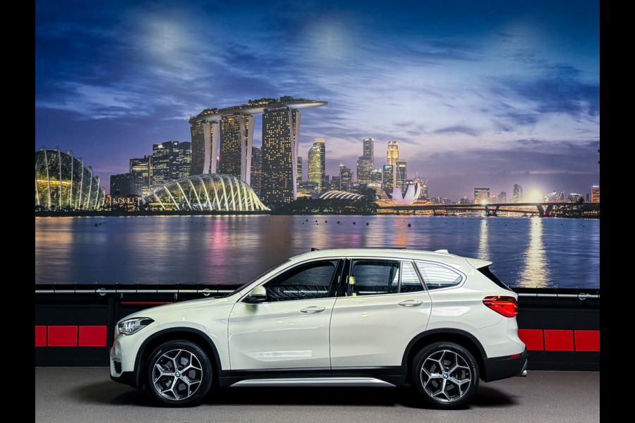 BMW X1 sDrive20i High Executive |Panorama|Trekhaak|LED