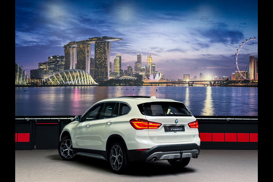 BMW X1 sDrive20i High Executive |Panorama|Trekhaak|LED