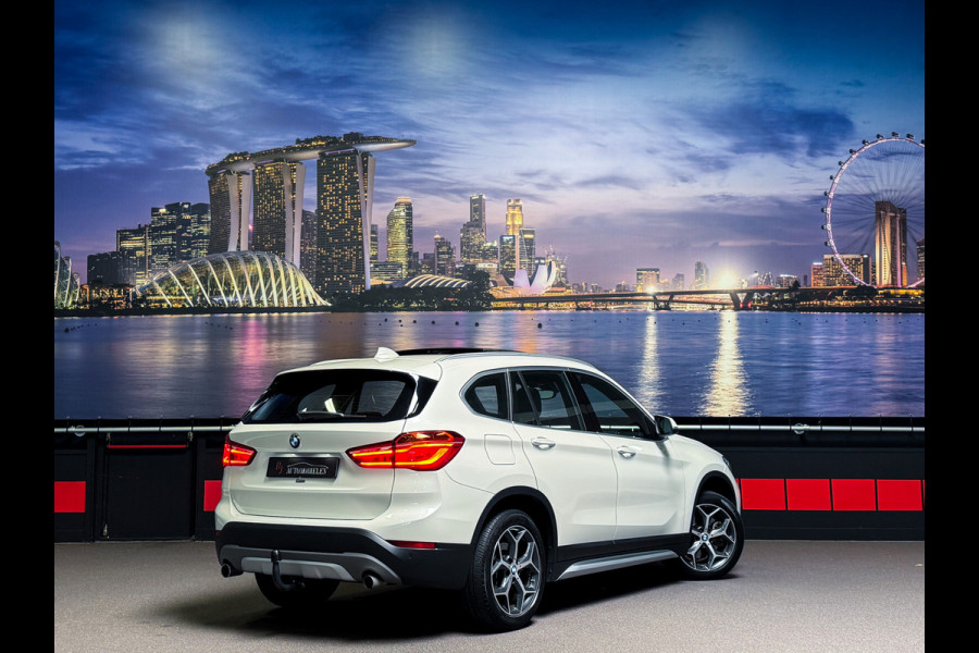 BMW X1 sDrive20i High Executive |Panorama|Trekhaak|LED