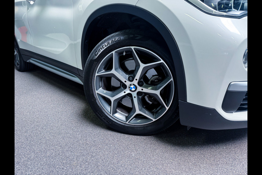 BMW X1 sDrive20i High Executive |Panorama|Trekhaak|LED