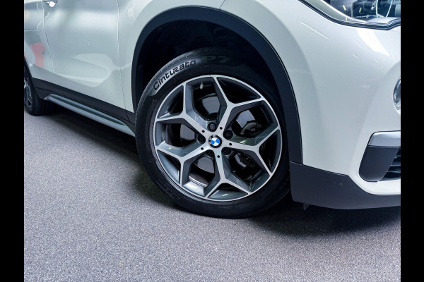 BMW X1 sDrive20i High Executive |Panorama|Trekhaak|LED