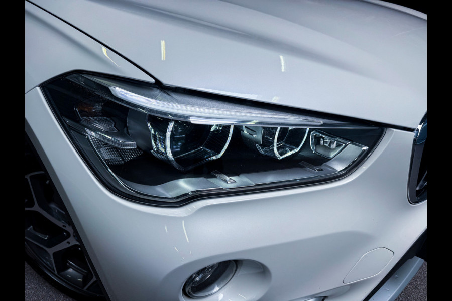 BMW X1 sDrive20i High Executive |Panorama|Trekhaak|LED