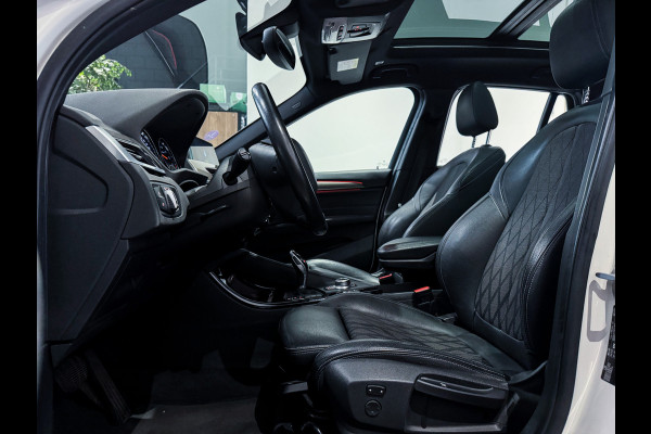 BMW X1 sDrive20i High Executive |Panorama|Trekhaak|LED