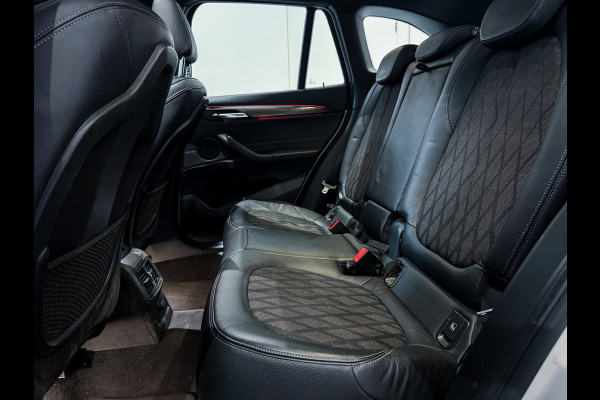 BMW X1 sDrive20i High Executive |Panorama|Trekhaak|LED