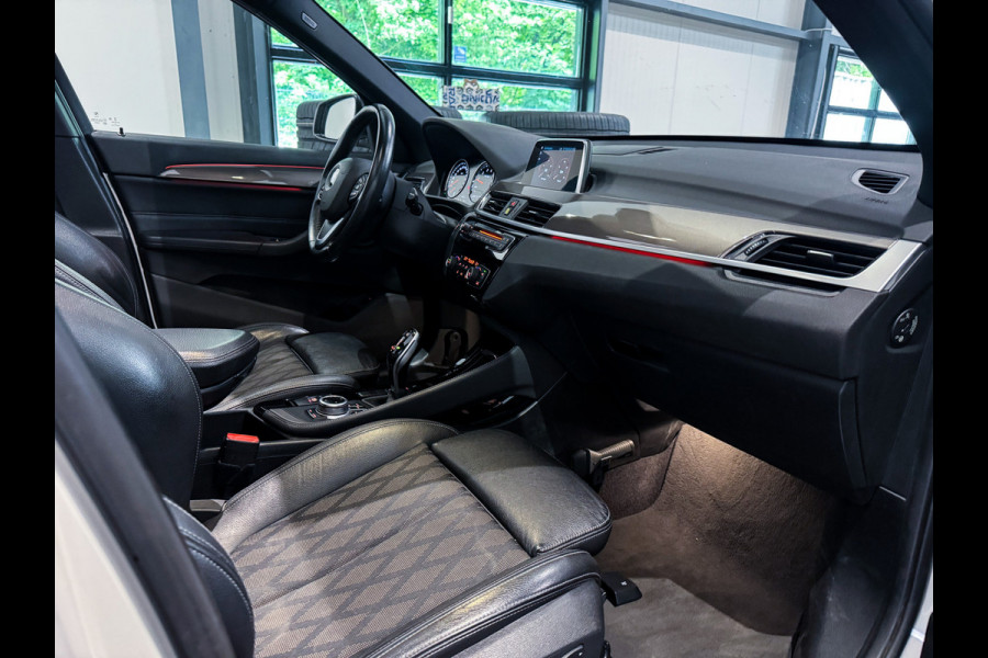 BMW X1 sDrive20i High Executive |Panorama|Trekhaak|LED