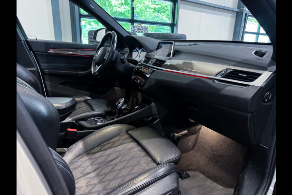 BMW X1 sDrive20i High Executive |Panorama|Trekhaak|LED