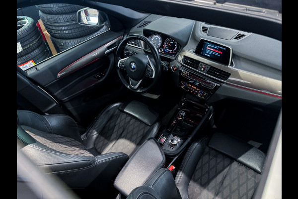 BMW X1 sDrive20i High Executive |Panorama|Trekhaak|LED