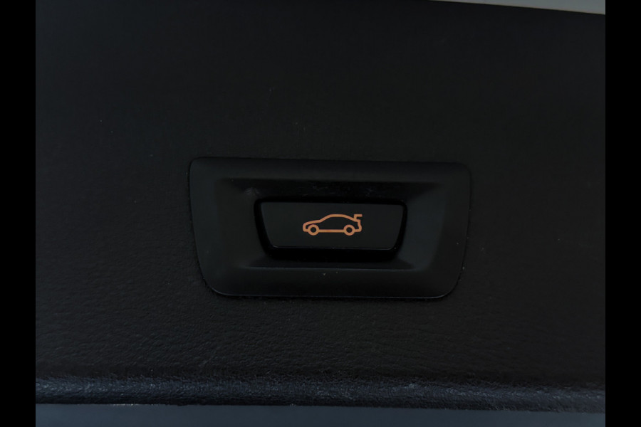 BMW X1 sDrive20i High Executive |Panorama|Trekhaak|LED