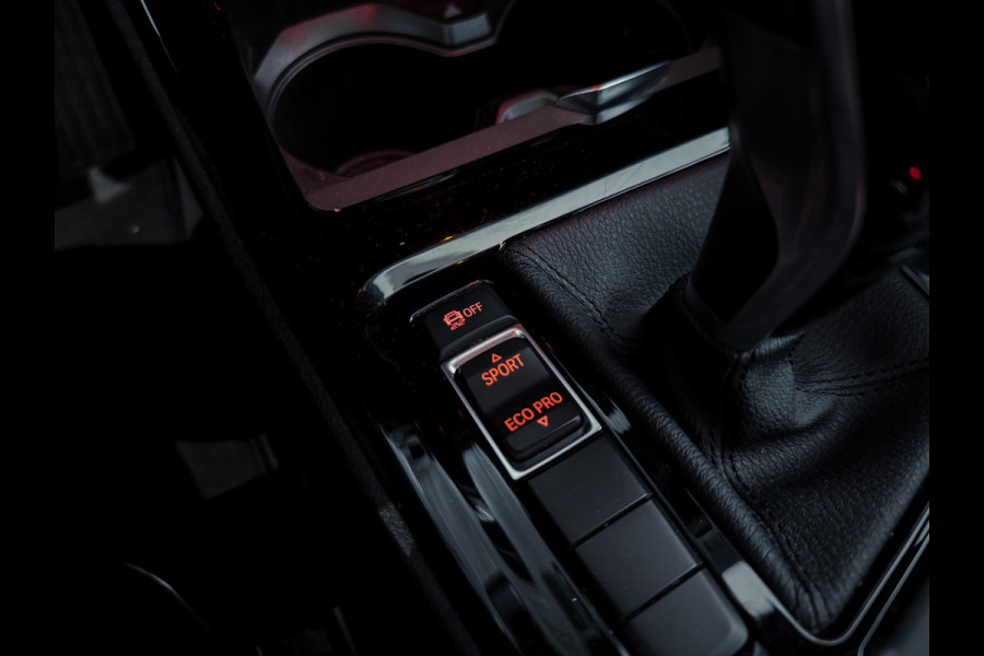 BMW X1 sDrive20i High Executive |Panorama|Trekhaak|LED