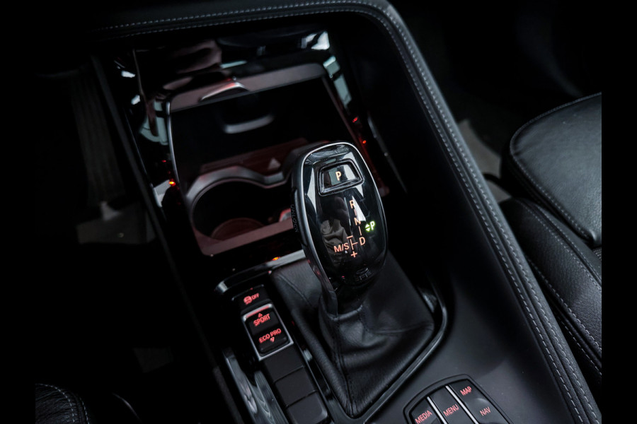 BMW X1 sDrive20i High Executive |Panorama|Trekhaak|LED