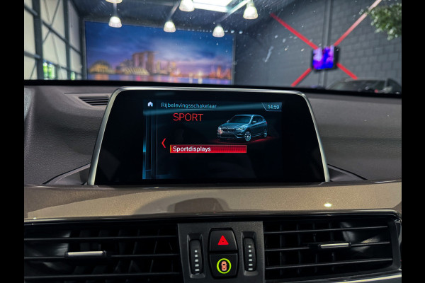 BMW X1 sDrive20i High Executive |Panorama|Trekhaak|LED