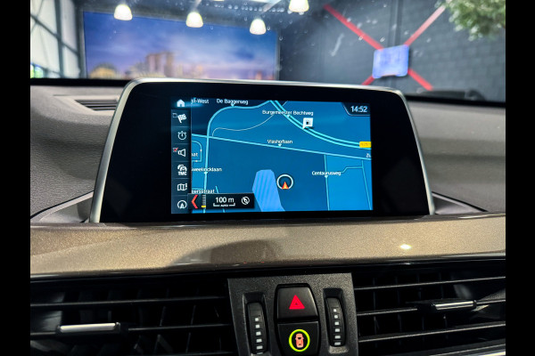 BMW X1 sDrive20i High Executive |Panorama|Trekhaak|LED