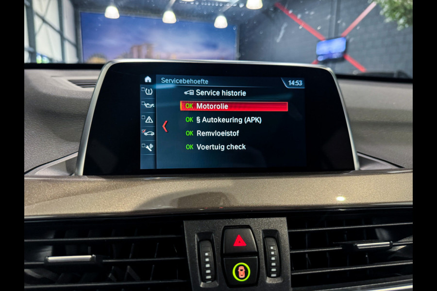 BMW X1 sDrive20i High Executive |Panorama|Trekhaak|LED