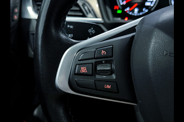 BMW X1 sDrive20i High Executive |Panorama|Trekhaak|LED