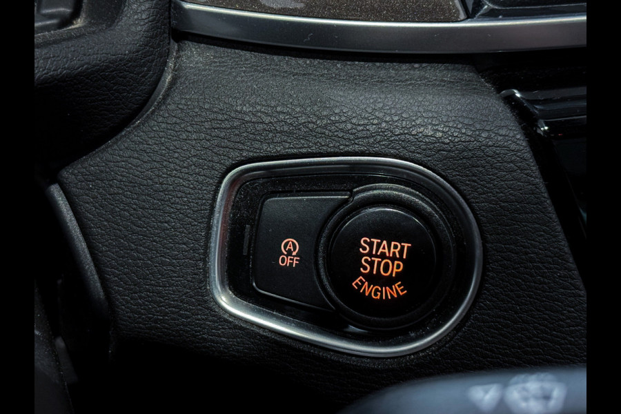BMW X1 sDrive20i High Executive |Panorama|Trekhaak|LED