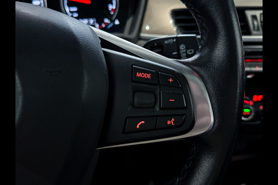 BMW X1 sDrive20i High Executive |Panorama|Trekhaak|LED