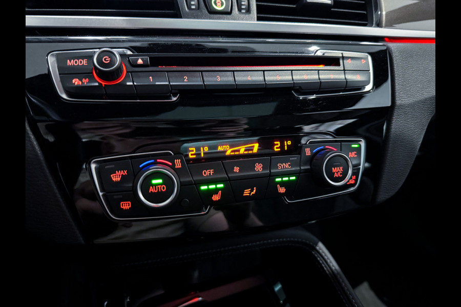 BMW X1 sDrive20i High Executive |Panorama|Trekhaak|LED