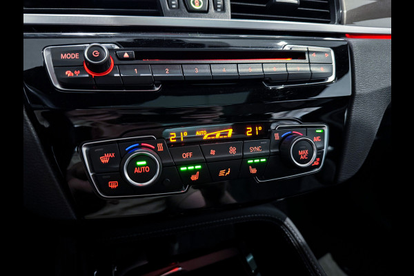 BMW X1 sDrive20i High Executive |Panorama|Trekhaak|LED