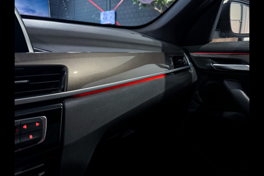 BMW X1 sDrive20i High Executive |Panorama|Trekhaak|LED