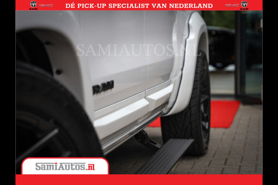 Dodge Ram 1500 Laramie Night | V8 5,7 402HP | Krachtige Hemi | Comfortabele Dubbele Cabine met Royale 5 Zitplaatsen | BPM vrij | Nu Leverbaar uit Voorraad | Voorraad Nr 2015 - 4725