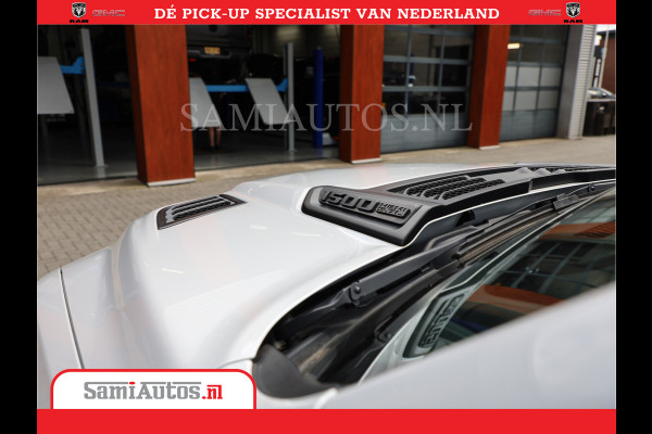 Dodge Ram 1500 Laramie Night | V8 5,7 402HP | Krachtige Hemi | Comfortabele Dubbele Cabine met Royale 5 Zitplaatsen | BPM vrij | Nu Leverbaar uit Voorraad | Voorraad Nr 2015 - 4725