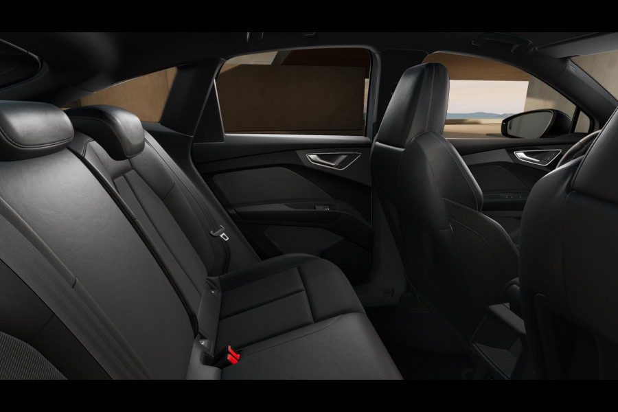 Audi Q4 Sportback e-tron 45 quattro S Edition 82 kWh panoramadak, achteruitrij camera, adaptive cruise control, optiek pakket zwart plus, privacy glass, lichtpakket, spiegelkappen zwart