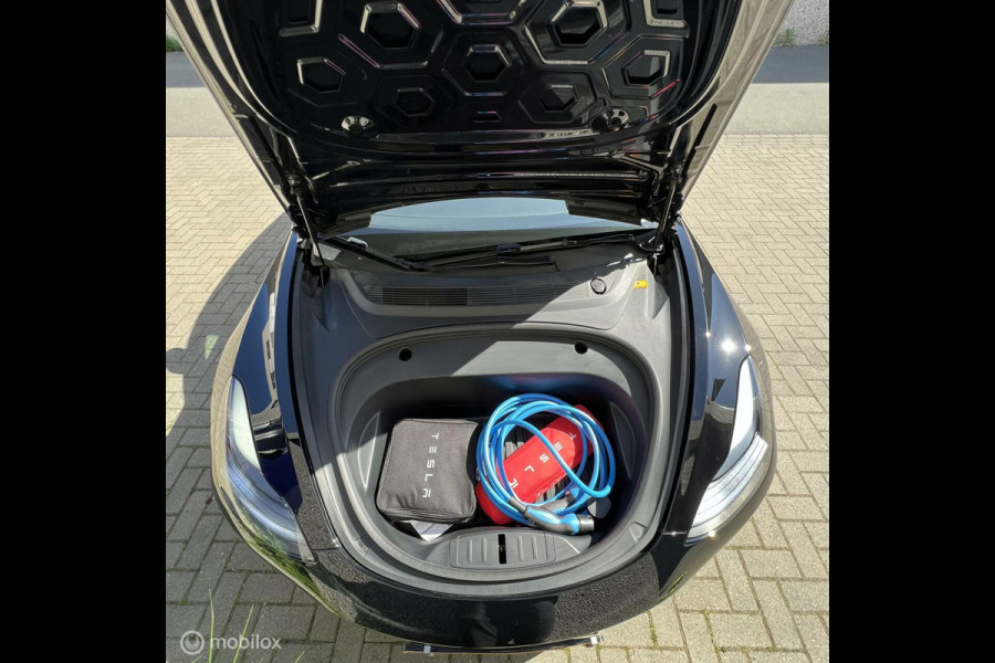 Tesla Model 3 Performance Zwart MiC + EAP