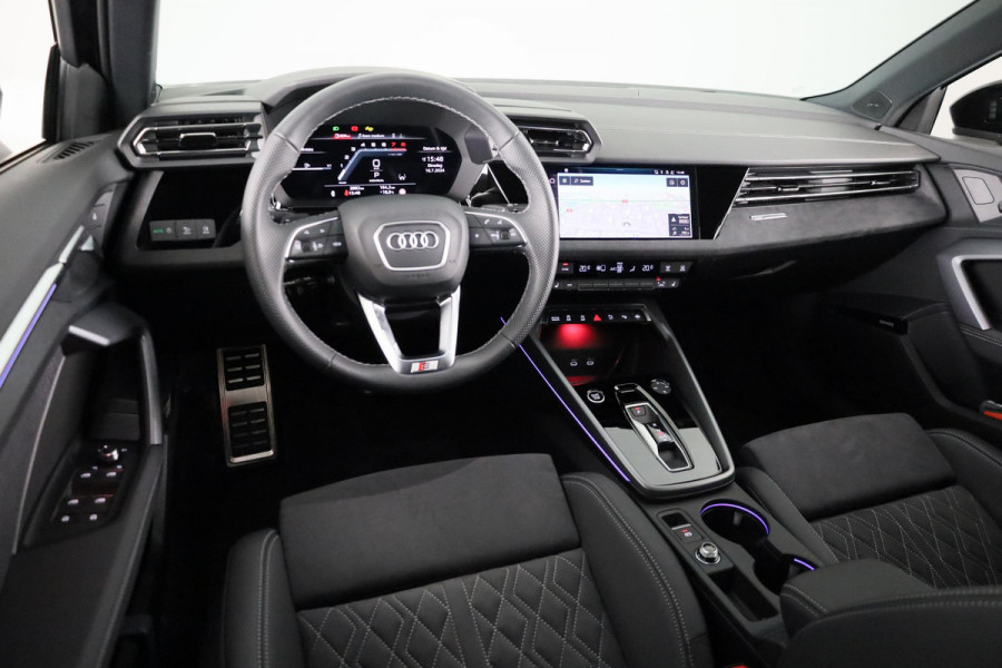 Audi A3 Limousine 35 TFSI S edition 150pk S-tronic | Private lease vanaf € 811,- pm | Facelift | Audi Connect nav&Info plus |  19 inch lichtmetalen velgen | Achteruitrijcamera